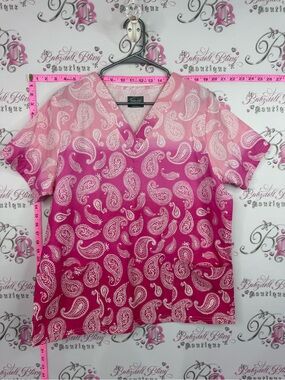 Butter soft scrubs tshirt Women’s Pink Ombre Paisley V-Neck Short Sleeve Top